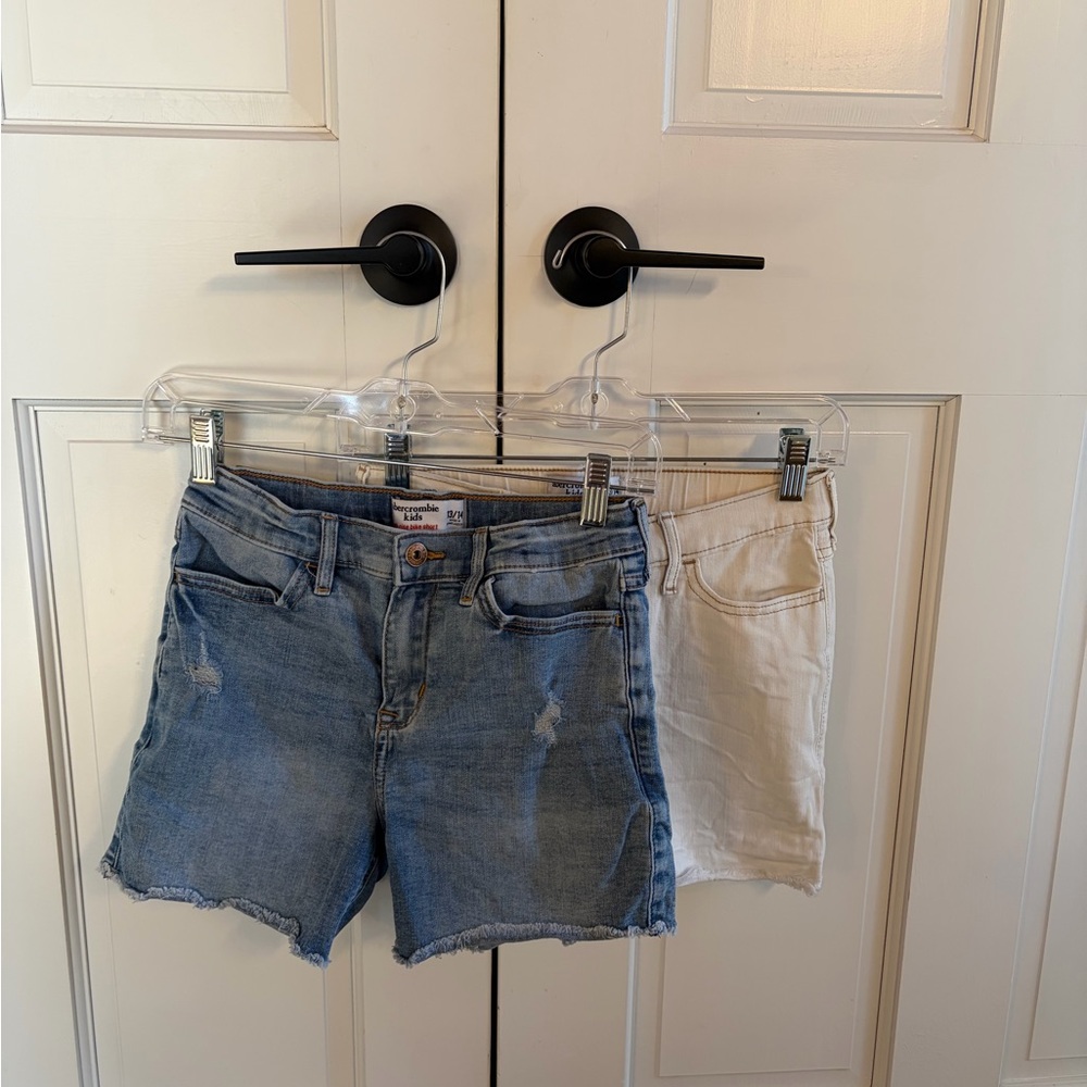 abercrombie kids Two-Pack Girls Denim and White Jean Shorts 🪩♻️